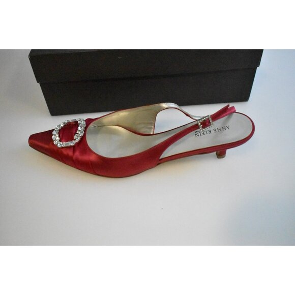 Anne Klein Red Satin Kathryn Short Heels Pointy Toe New Size 9 - Picture 6 of 8